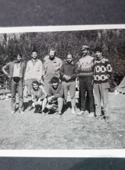 Sonam Wangyal, Chris Bonington and Col. N Kumar with mountaineers. Mr. Anup Sah from NTMC is on the extreme right.-min